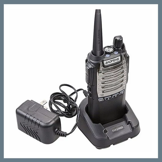 Stație radio emis-recepție Baofeng cu acumulator UV-8D
